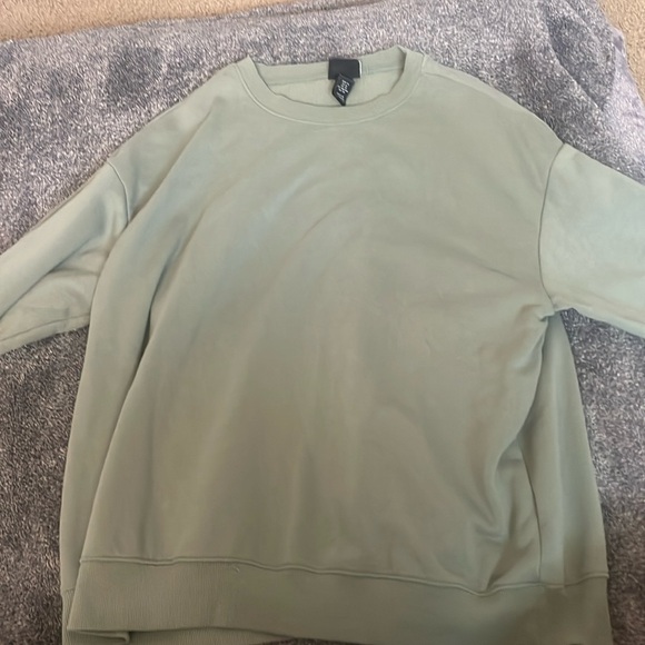 Other - Green crewneck H&M